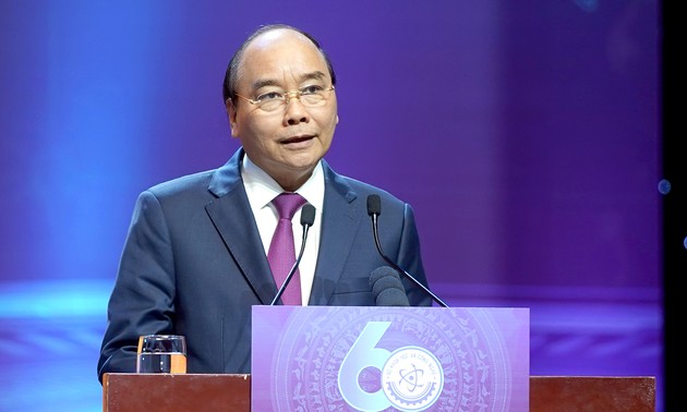 Premierminister Nguyen Xuan Phuc hebt kreativen Einsatz von Menschen hervor