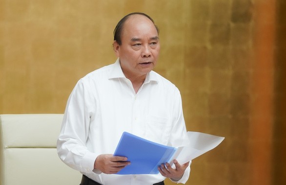 Premierminister Nguyen Xuan Phuc leitet die Regierungssitzung über Covid-19