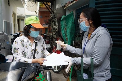 Fast 1,5 Millionen Arbeitnehmer in Hanoi werden bei der Covid-19-Pandemie geholfen