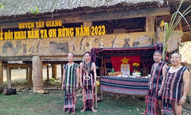 Kreis Tay Giang in Quang Nam verbindet die Entwicklung der Wälder mit dem Leben der Bewohner