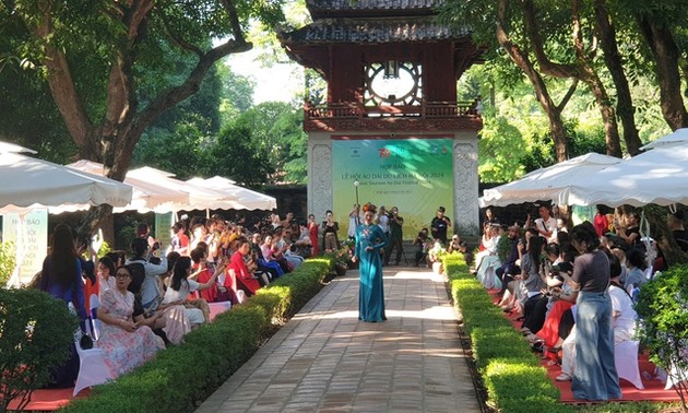 Zahlreiche Aktivitäten beim Ao-Dai-Fest Hanoi 2024