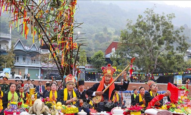 Das Fest des Schwalbenschwanz-Bootsrennens in Muong Lay in Dien Bien