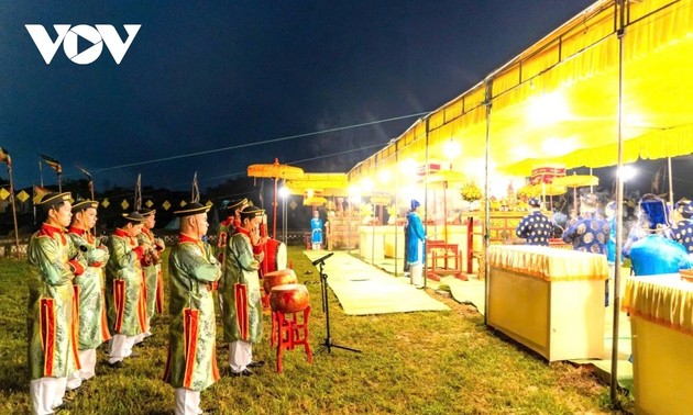 Hue stellt Xa-Tac-Ritual nach