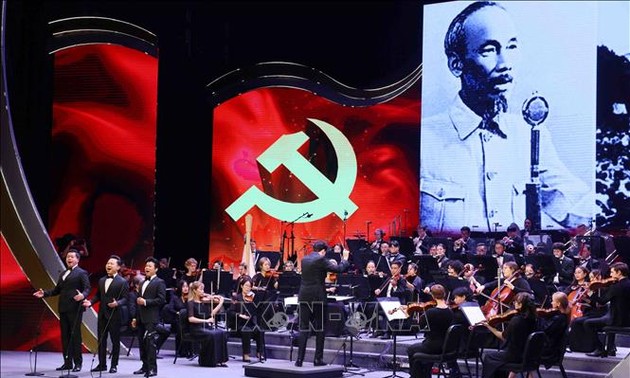 KPV-Generalsekretär To Lam nimmt am Sonderkunstprogramm über die Partei teil