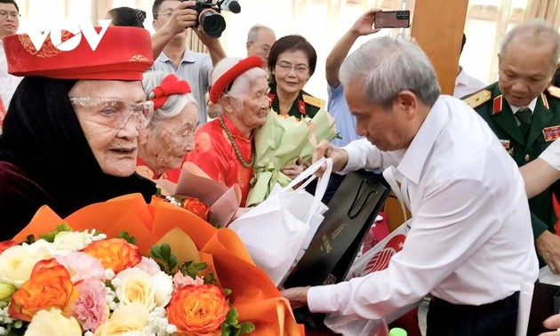 Feier zum 15. Gründungstag des Verbands zur Unterstützung von Familien gefallener Soldaten
