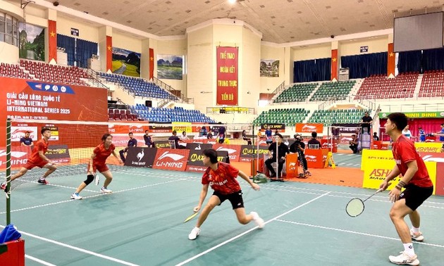 300 Spieler beim internationalen Badmintonturnier in Ninh Binh