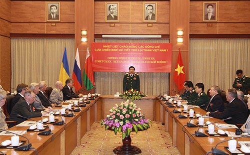 Rombongan veteran perang Uni-Soviet berkunjung di Vietnam