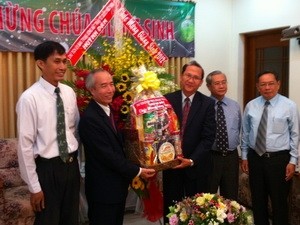 Penyambutan hari Natal di kota Ho Chi Minh