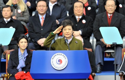  Ibu Park Geun-hye menjadi Presiden wanita pertama  Republik Korea