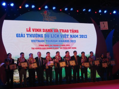 Acara pemuliaan  dan  penyampaian penghargaan wisata Vietnam 2012