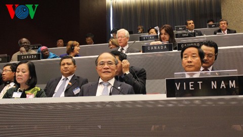 Ketua MN Vietnam, Nguyen Sinh Hung hadir dan membacakan pidato di depan Majelis Umum IPU 130