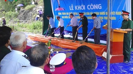 Acara mengawali pembangunan Tugu Monumen Kemenangan pada pertempuran pertama dari Angkatan Laut Vietnam