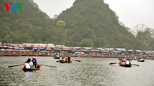 Menyiapkan Festival Pagoda Huong tahun 2015