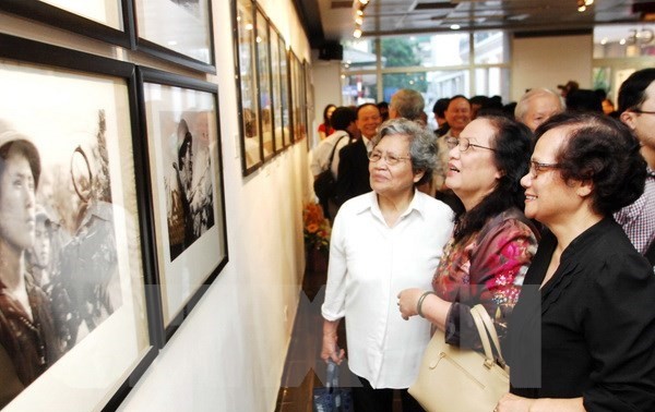 Pameran spesialis bertajuk: “Rakyat sedunia bersatu dengan Vietnam dalam usaha penyatuan Tanah Air 1954-1975