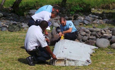 Kepingan di pulau Reunion merupakan sebagian dari sayap pesawat terbang Boeing 777