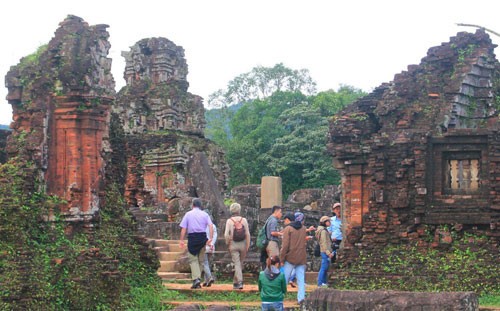 Jumlah wisatawan di seluruh Vietnam meningkat drastis pada awal tahun baru