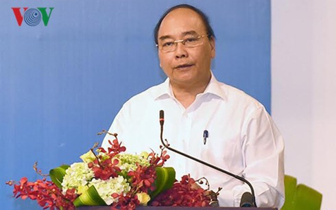 PM Nguyen Xuan Phuc menekankan solusi supaya pariwisata memberikan sumbangan sebesar 10% pada GDP