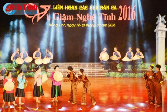 Acara penutupan Festival kelub-kelub lagu rakyat “Vi dan Giam” Nghe Tinh tahun 2016