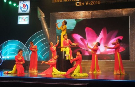 Babak final Festival nasional menyanyi dari para wartawanVietnam tahun 2016