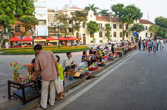 Ciri budaya baru di zona untuk  pejalan kaki di sekitar Danau Hoan Kiem 