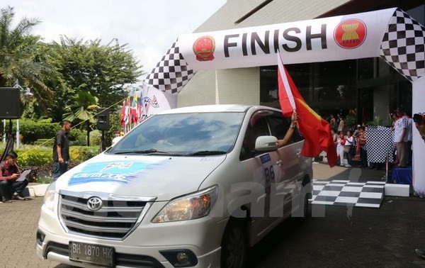 Iring-iringan mobil wisata dan sosialisasi ASEAN-Tiongkok 2016 mengakhiri program perjalanannya