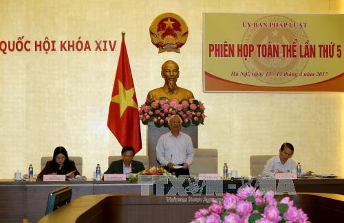 Sidang pleno ke-5 Komisi Hukum MN Vietnam