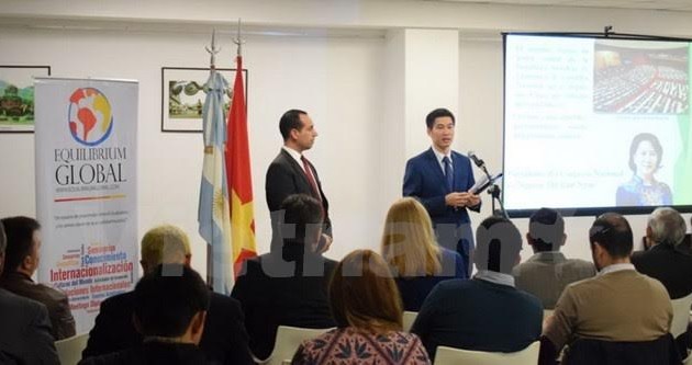 Menyosialisasikan citra Tanah Air dan orang Vietnam di Argentina