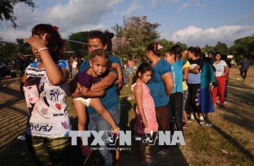 Kalangan otoritas AS terpecah karena UU mengenai Imigrasi