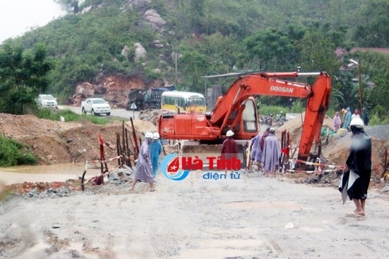 Daerah-daerah di Viet Nam berupaya membantu warga mengatasi akibat hujan dan taufan