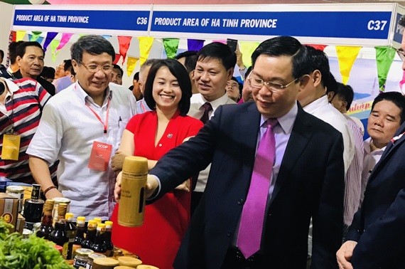 Puluhan negara menghadiri Pameran Setiap Kecamatan Satu Produk di Viet Nam