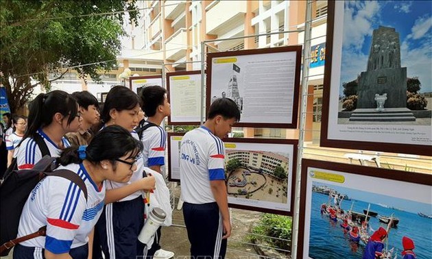 Pameran “Kepulauan Hoang Sa, Truong Sa wilayah Vietnam – Bukti-bukti sejarah dan hukum” diadakan di Provinsi Long An