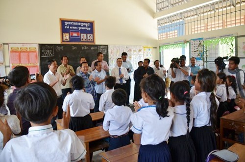 SD Persahabatan Ba Ria KampongThom – “titik cerah” yang sangat humanis di tengah hutan karet di Kamboja