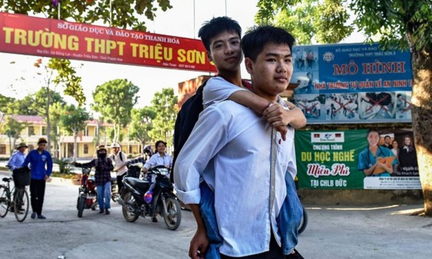 10 Tahun Menggendong Sahabat Pergi ke Sekolah, Sebuah Dongeng di Tengah Kehidupan Nyata