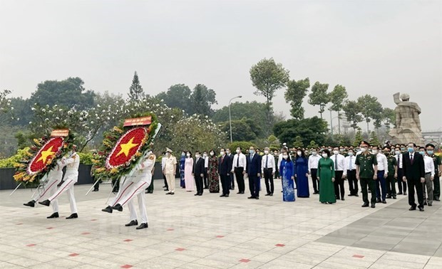 Pimpinan Kota Ho Chi Minh Berterima Kasih kepada Para Pahlawan dan Martir