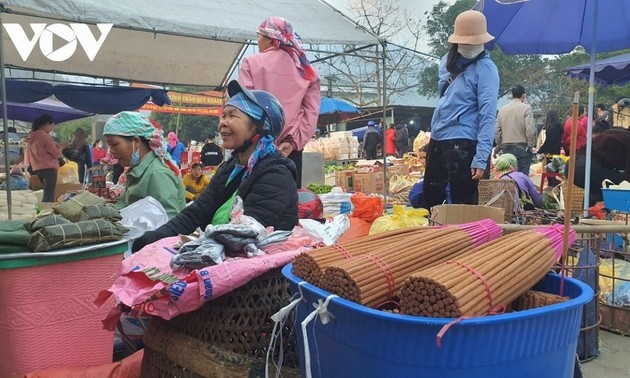 Hari Musim Semi Pergi ke Pasar di Daerah Dataran Tinggi