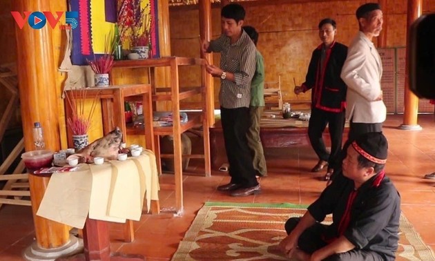 Adat Istiadat Merayakan Hari Raya Tet dari Warga Etnis Minoritas Pa Then di Provinsi Ha Giang