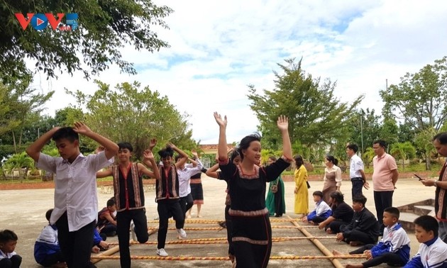 Memikirkan Pelajar Etnis Minoritas di Kabupaten Phu Thien, Provinsi Gia Lai
