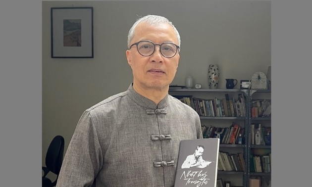 Buku “Catatan Harian di Rumah Penjara dalam Bahasa Asing” Menyebarkan Kebesaran Presiden Ho Chi Minh