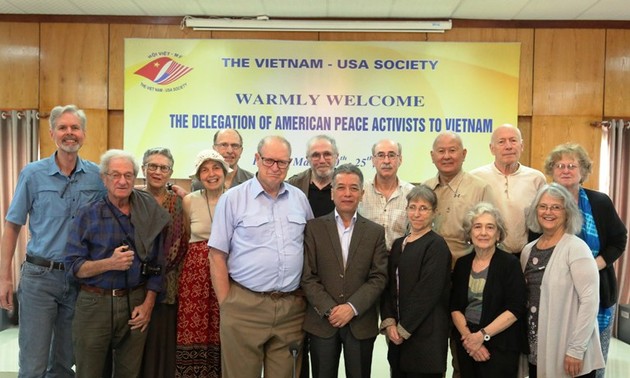 Vietnam, US organizations discuss post-war consquence settlement 