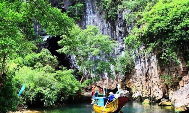 Quang Binh welcomes 40,000 visitors