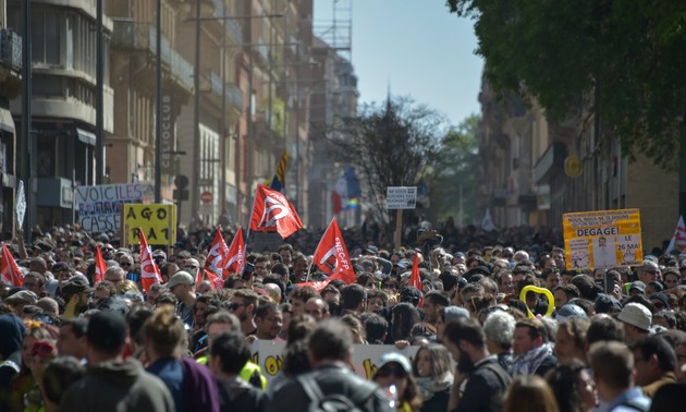 French 'yellow vests' protest for 22nd straight Saturday