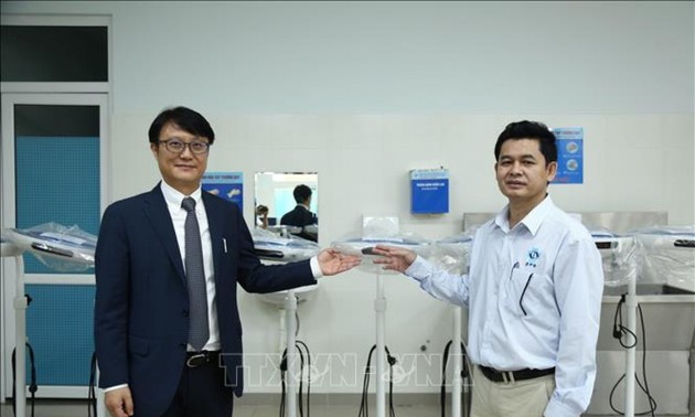 Quang Ngai province receives medical equipment from RoK