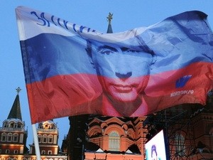 Россияне вышли на улицы, чтобы отпраздновать результаты президентских выборов