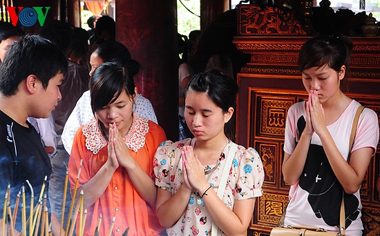 Абитуриенты посетили Храм литературы перед экзаменами