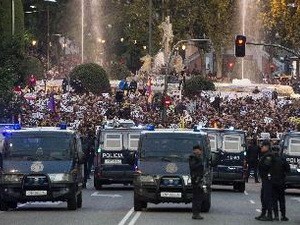 Испанцы протестуют против правительственных мер по жесткой экономии