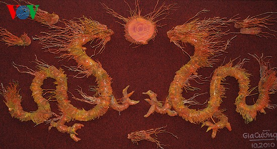 Произведения искусства из бревен и корней