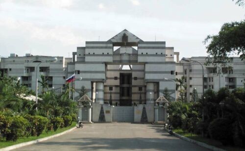 Торжественная линейка в русской школе при посольстве России в Ханое