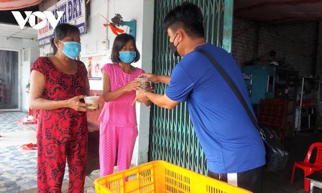 О госпоже Ле Тхи Нгок Фыок, которая активно занимается благотворительной деятельностью