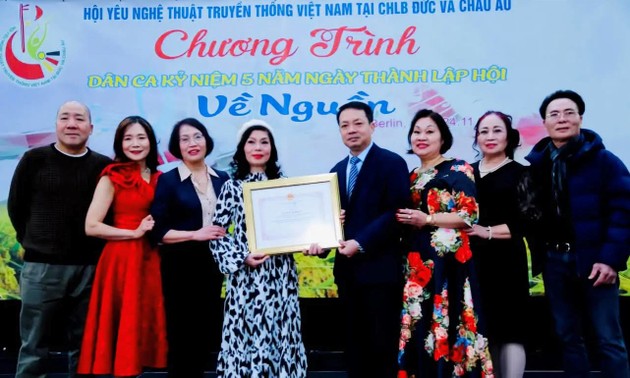 Mong muốn giữ gìn, phổ biến những tinh hoa nghệ thuật truyền thống của dân tộc nơi xa xứ