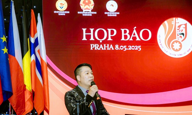 Hội diễn nghệ thuật truyền thống Việt Nam tại Châu Âu: truyền lửa văn hóa cho thế hệ thứ hai, thứ ba